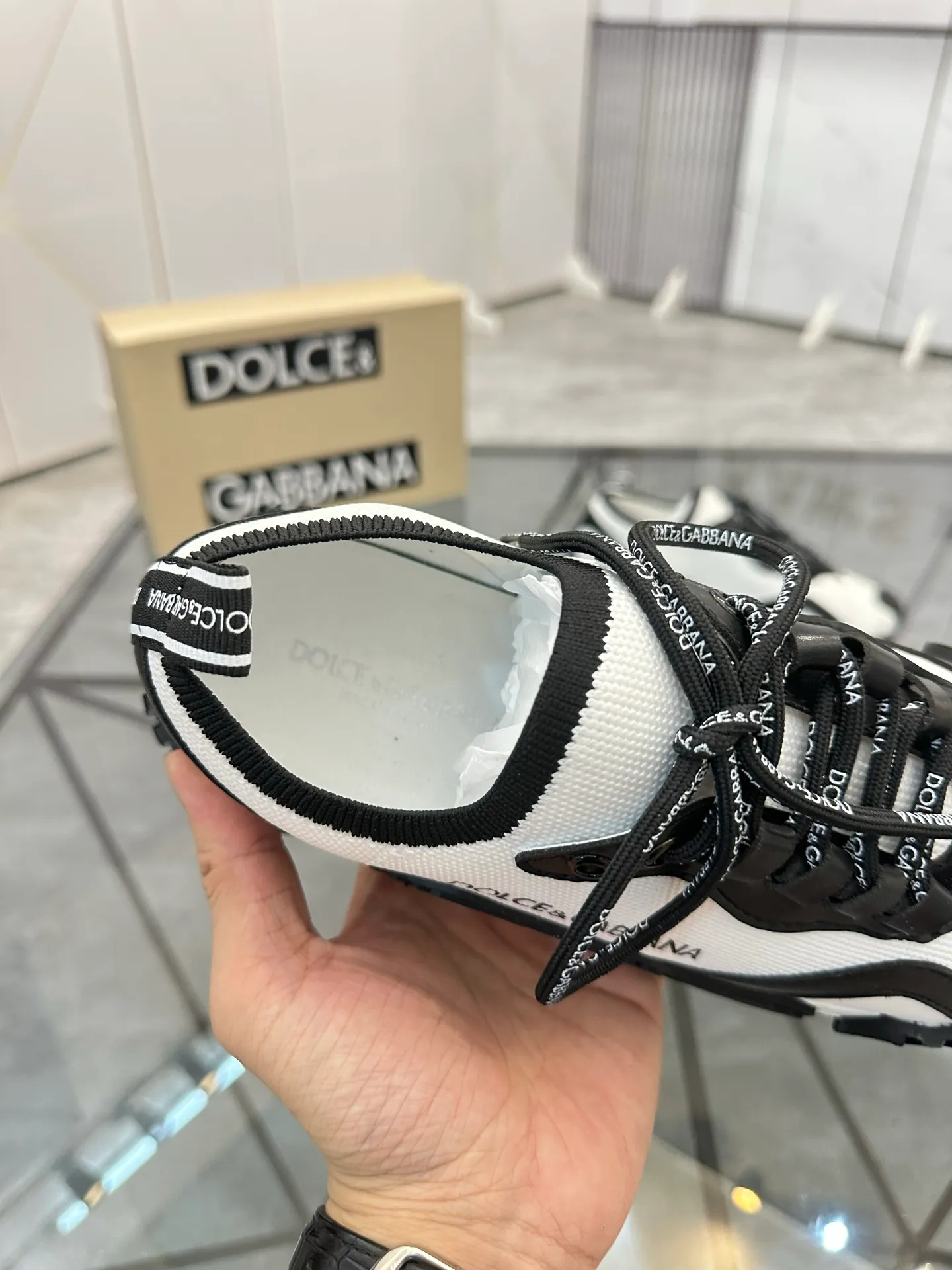 Men's shoes: 💰P460¥ Product trademark: DG "Dolce & Gabbana*" low-top sneakers Regular size: 35-44 (can be customized to 45.46.) Couple style Product materials: Upper imported cowhide stitching original material, breathable lining, original outsole. Number: 803